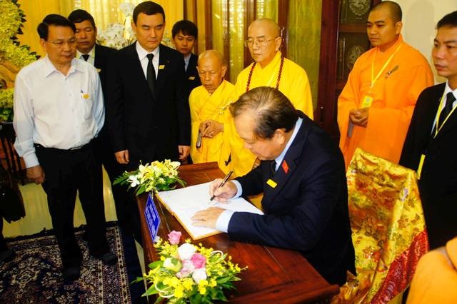 Deputy Prime Minister pays tribute to superior Buddhist monk Thich Chon Thien - ảnh 1